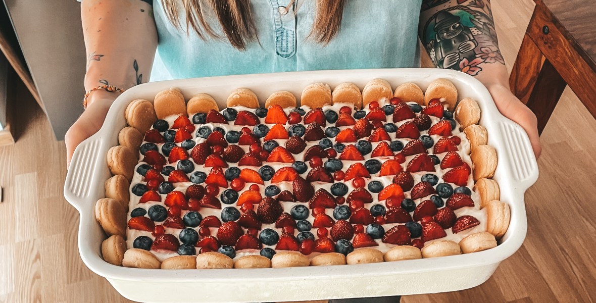 nepečený dort s jahodami